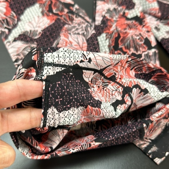 Lululemon Wunder Under Luxtreme High Rise Artisan Spring Lunar New Year Size 2 - Picture 6 of 11